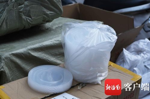 小吃店快遞包裹暗藏玄機，海口執法順藤摸瓜查獲近4萬違禁塑料制品